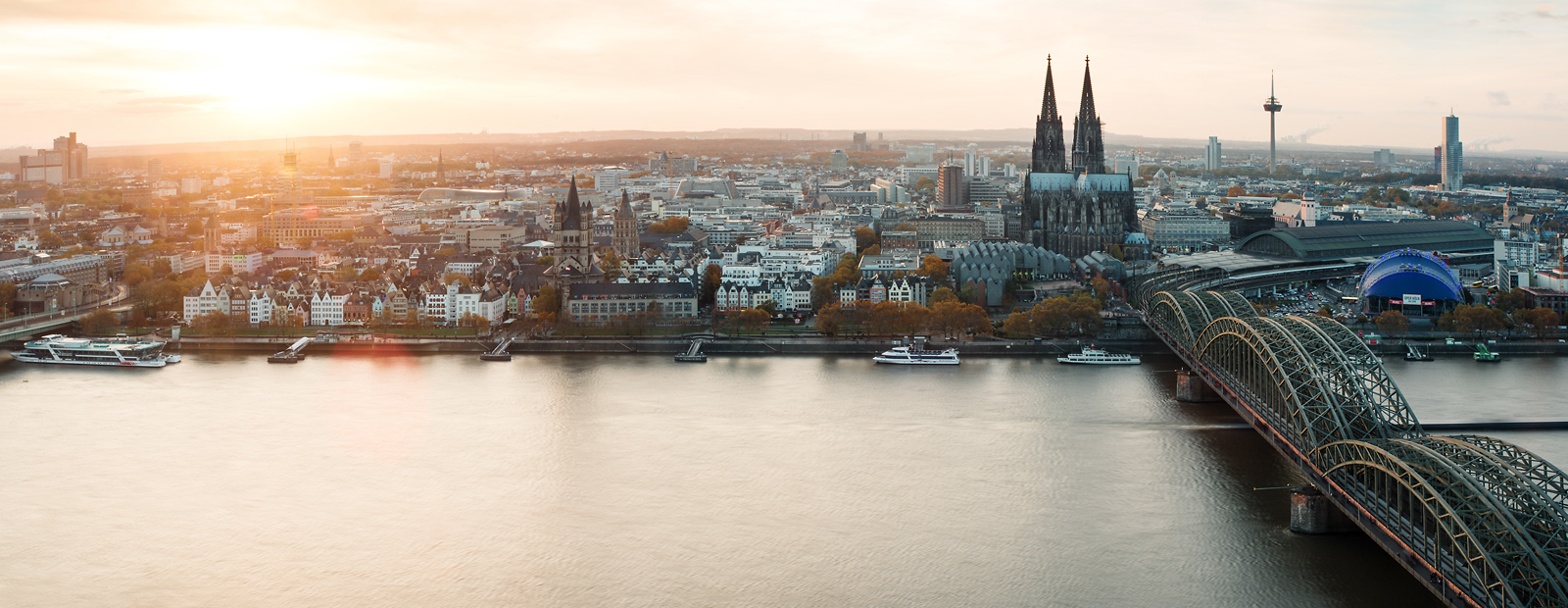 Köln Panorama zum Sonnenuntergang mit Dom