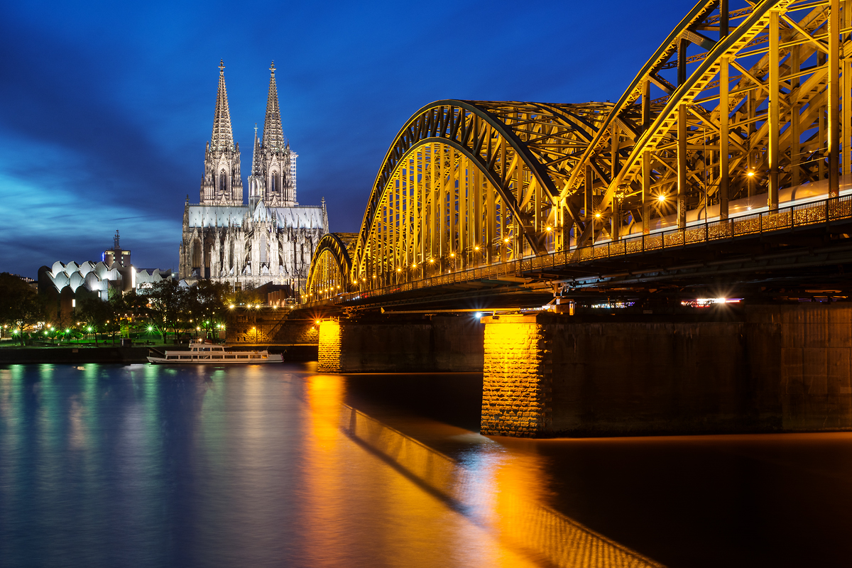 Kölner Dom - Hohenzollernbrücke zur blauen Stunde