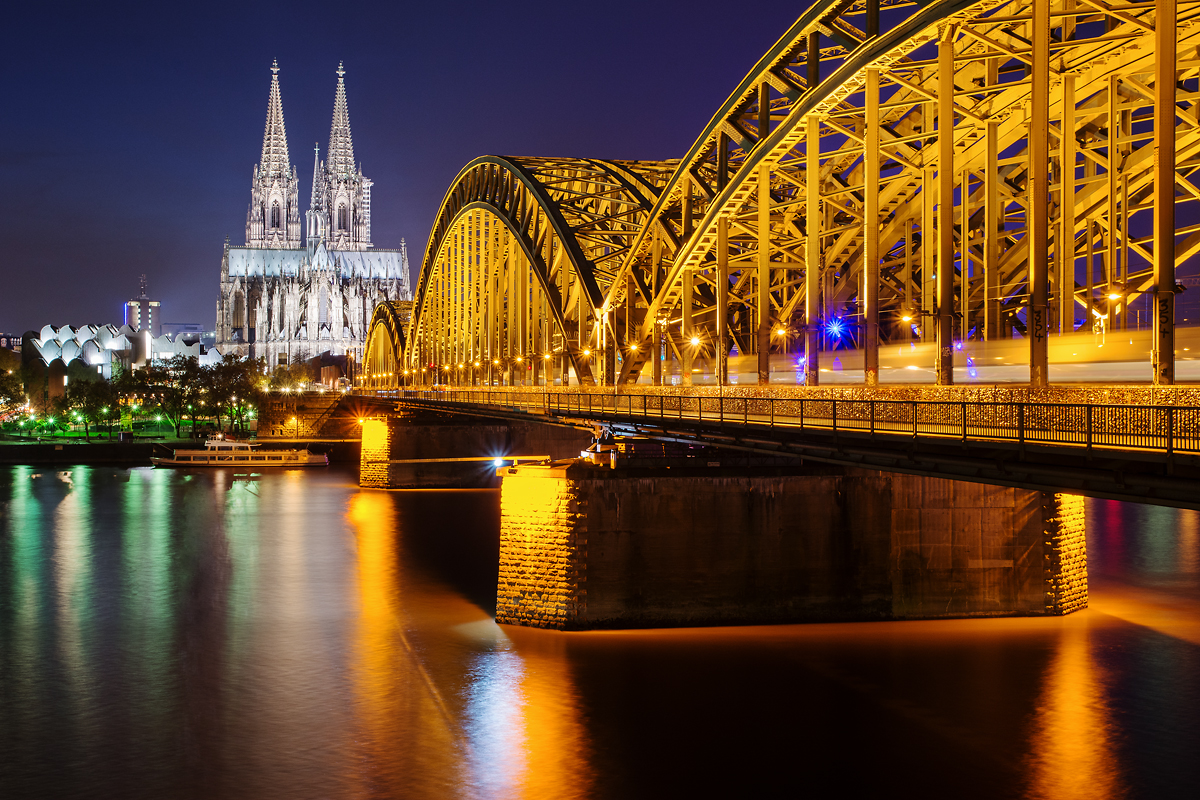 Kölner Dom - Hohenzollernbrücke bei Nacht